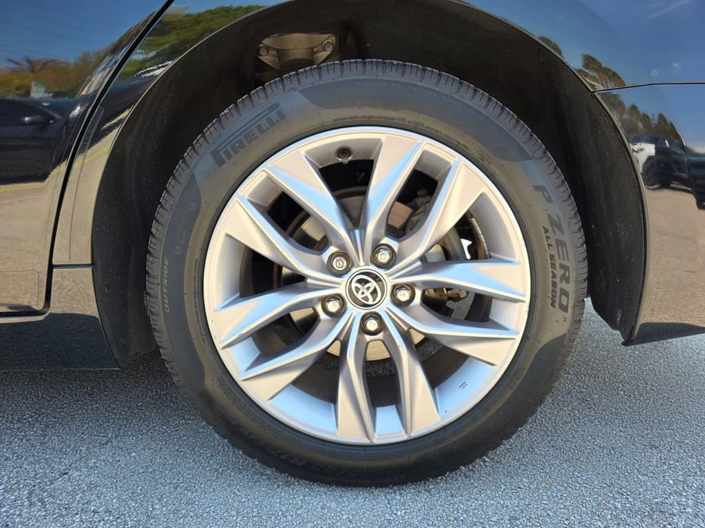Used 2021 Toyota Avalon XLE w/ Moonroof Package image 15