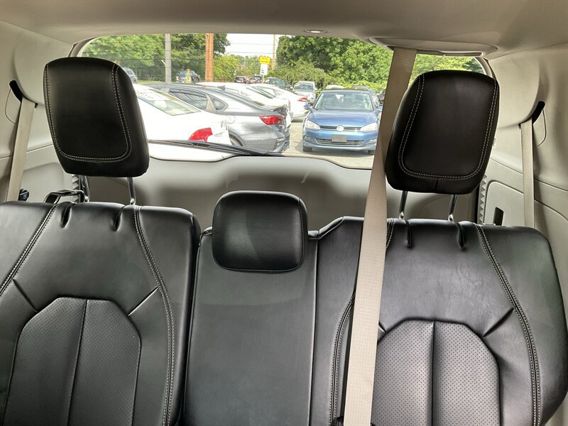 Used 2020 Chrysler Voyager Lxi FWD image 15