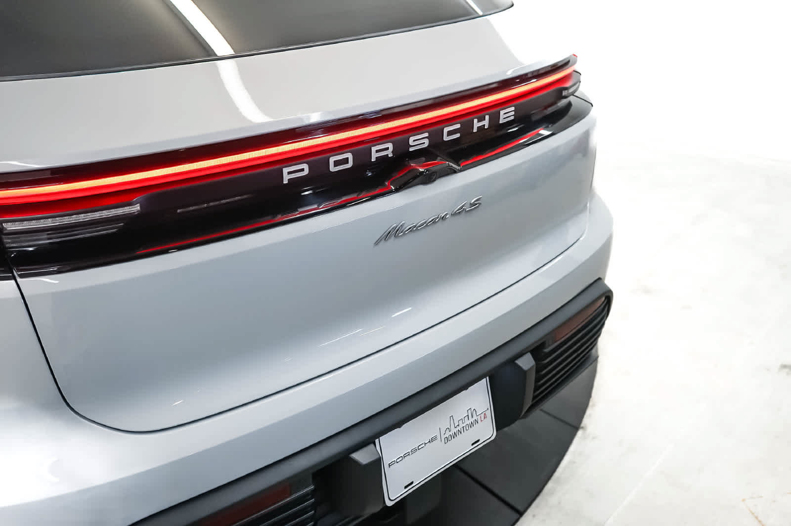 Certified 2025 Porsche Macan 4S Electric AWD/4WD image 12