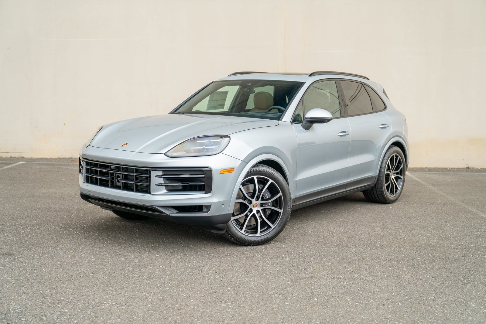 Certified 2025 Porsche Cayenne AWD/4WD image 1