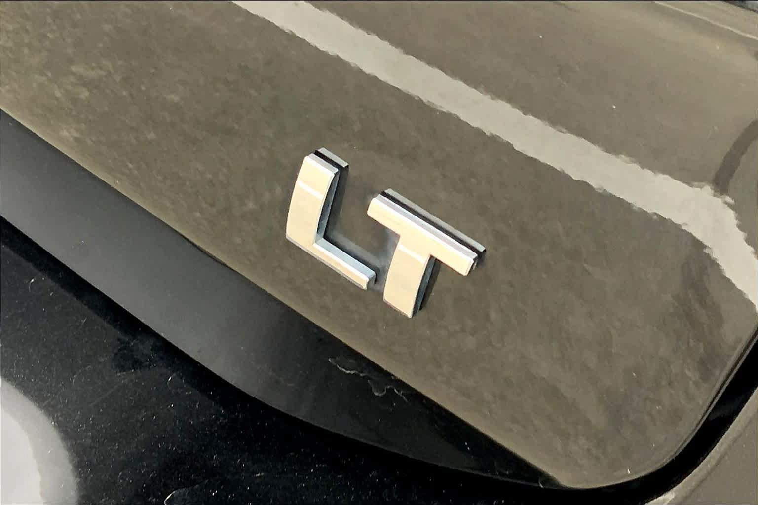 Used 2019 Chevrolet Equinox LT w/ Driver Convenience Package FWD image 9