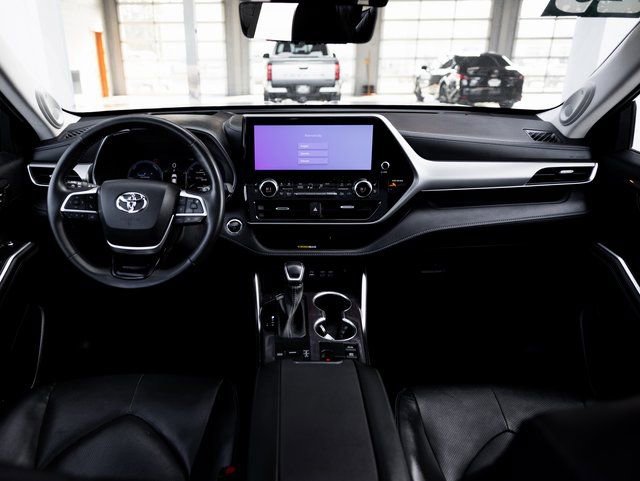 Used 2023 Toyota Highlander Platinum AWD/4WD image 20