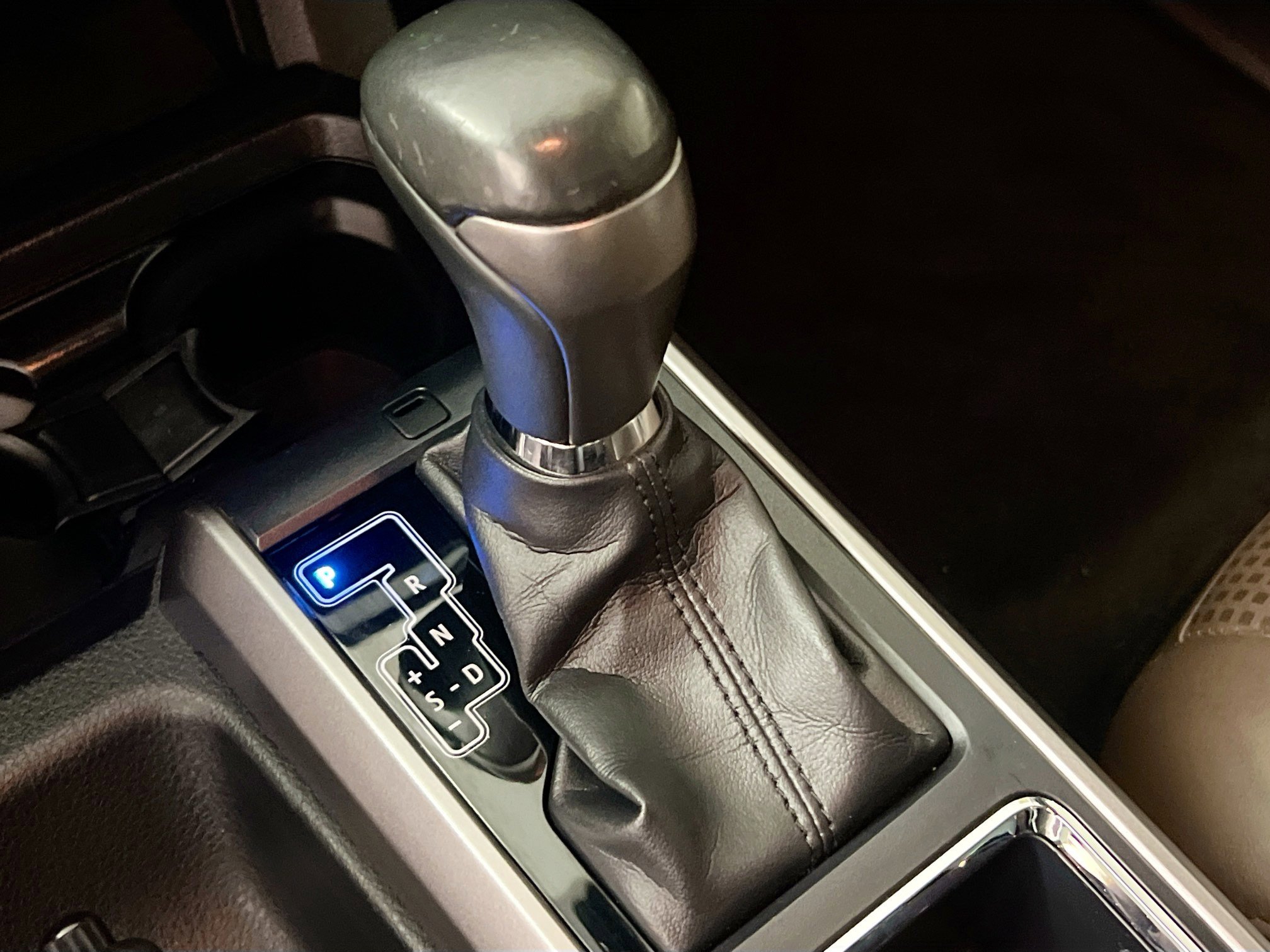 Used 2017 Toyota Tacoma Limited image 25