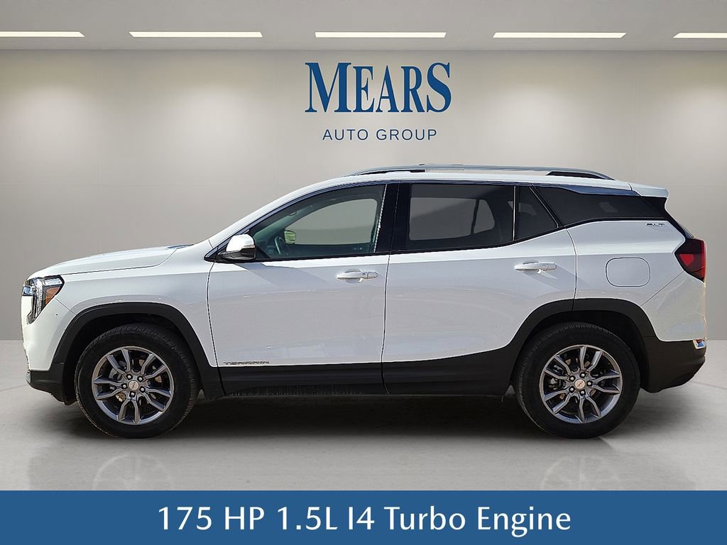 Used 2024 GMC Terrain SLT image 3