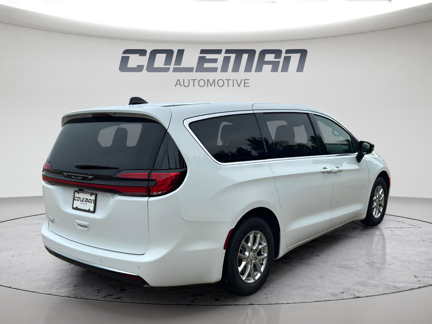New 2027 Chrysler Pacifica Select FWD image 9