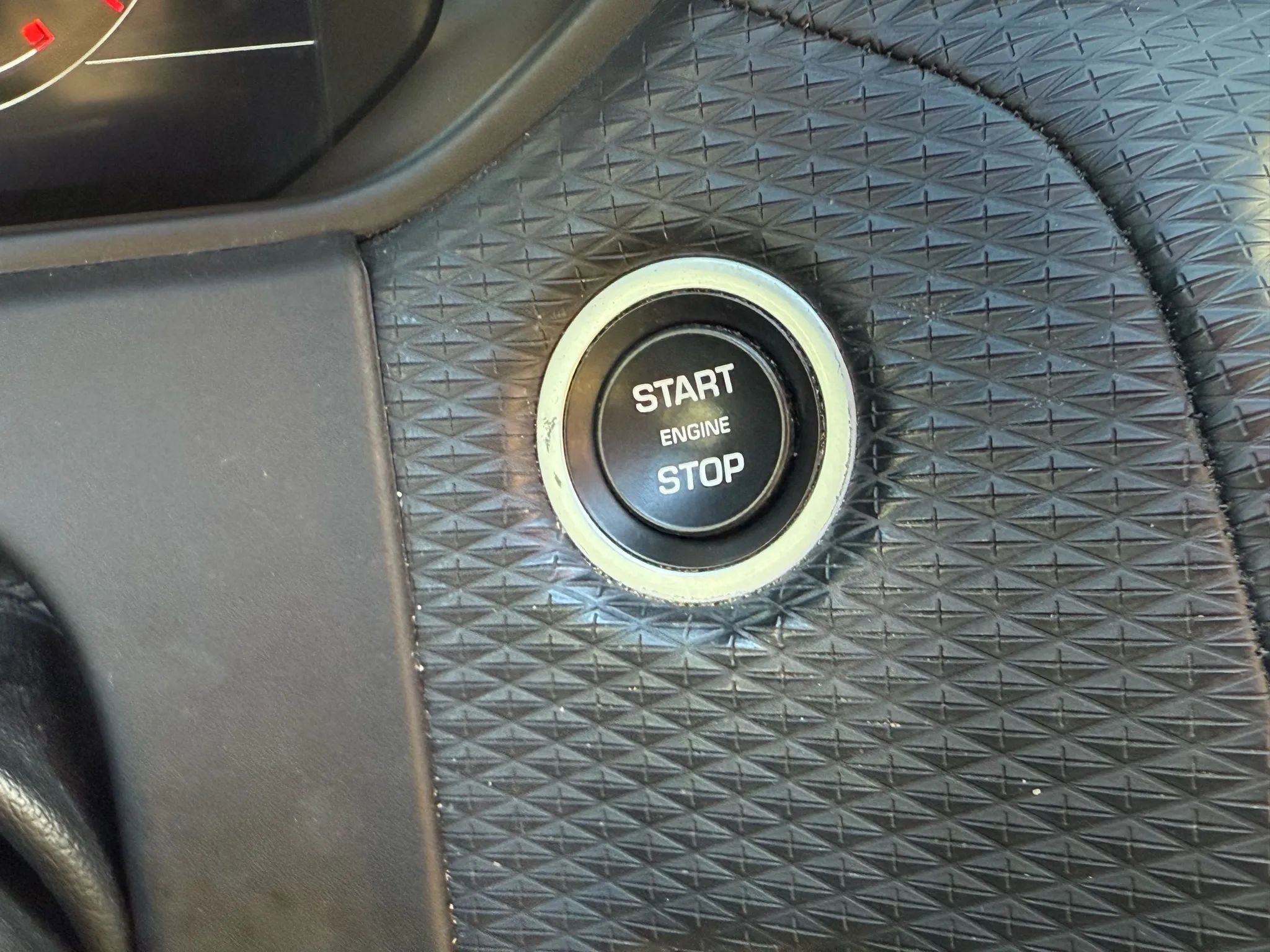 Used 2018 Land Rover Range Rover Velar R-Dynamic SE image 31