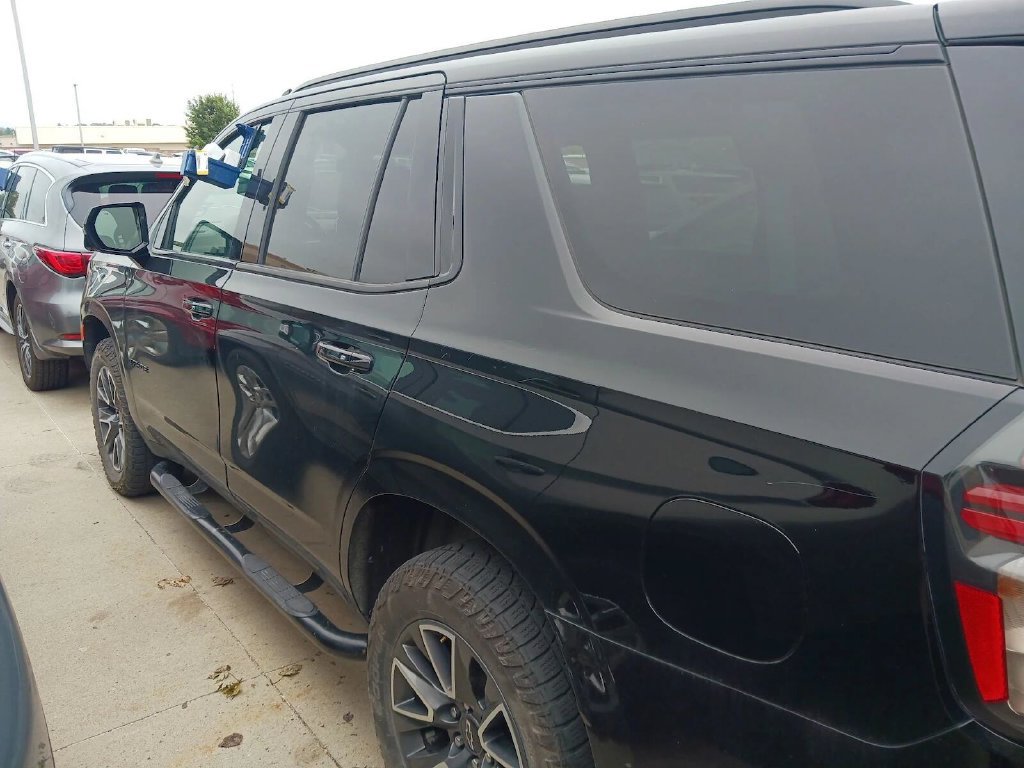 Used 2022 Chevrolet Tahoe Z71 w/ Luxury Package AWD/4WD image 4