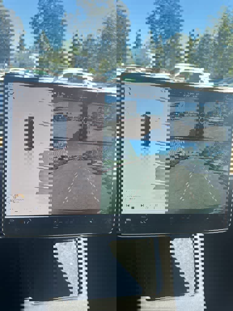 Used 2024 Tesla Model Y Long Range image 9