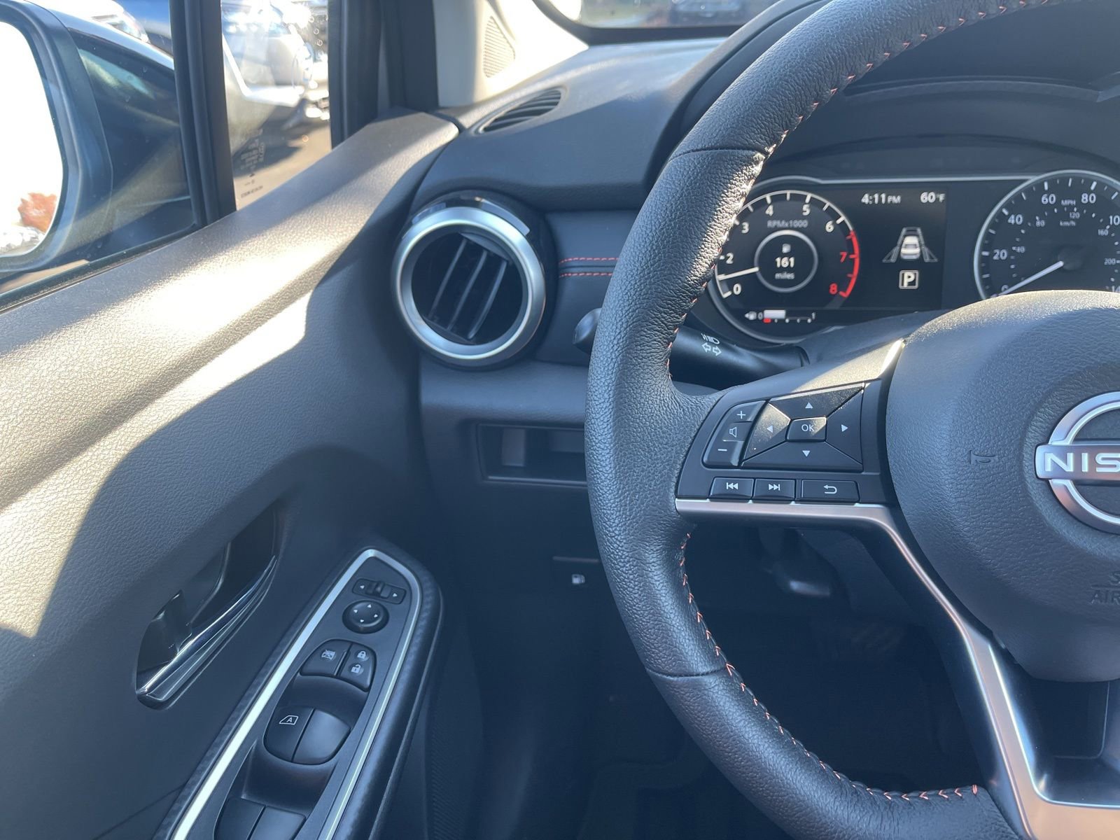 New 2025 Nissan Versa SR w/ Trunk Package image 32