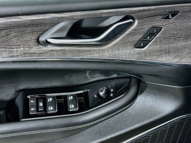 Used 2024 Jeep Grand Cherokee Overland w/ Adv Protech Group III AWD/4WD image 18