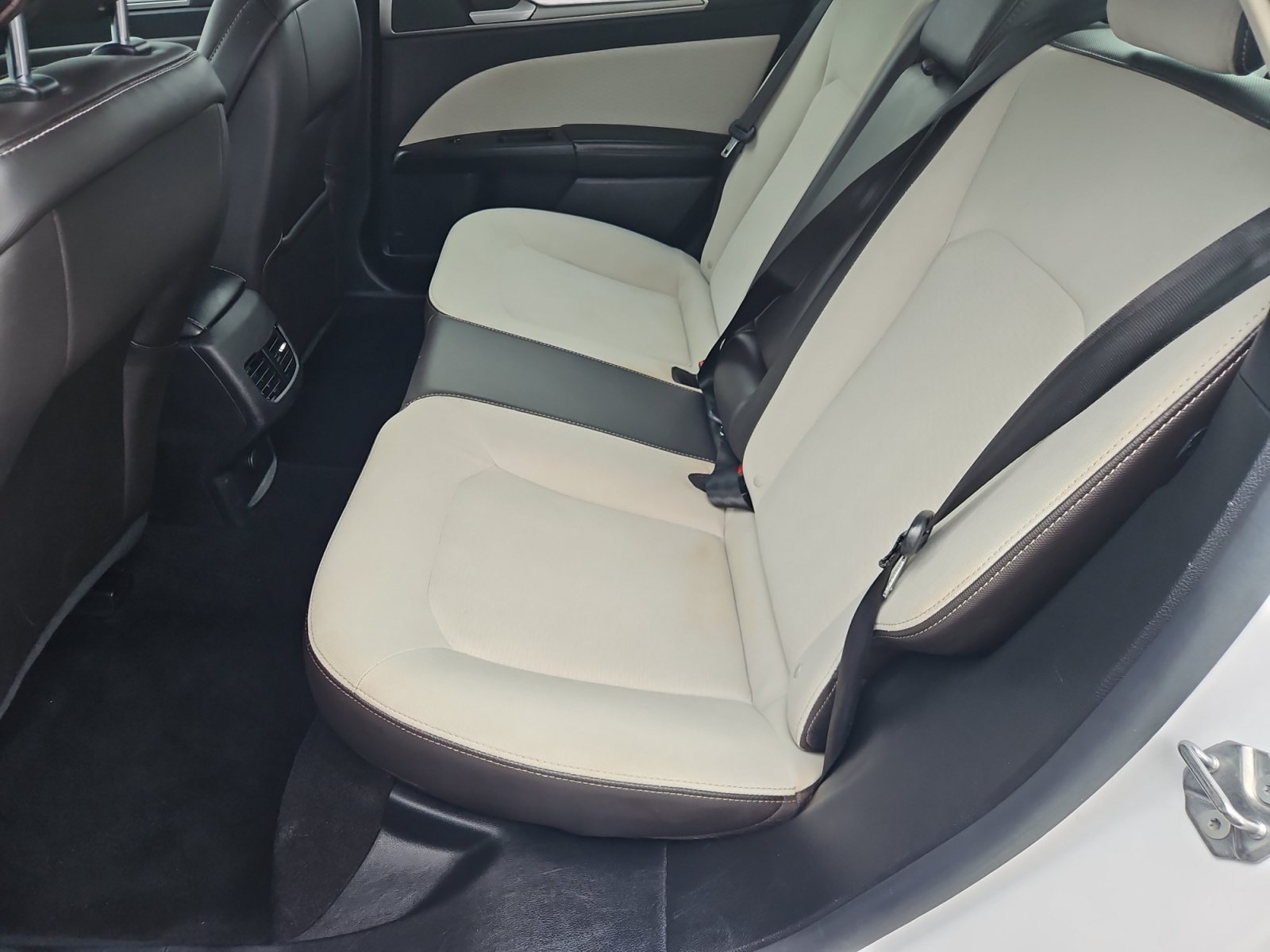 Used 2020 Ford Fusion SE w/ Equipment Group 151A FWD image 13