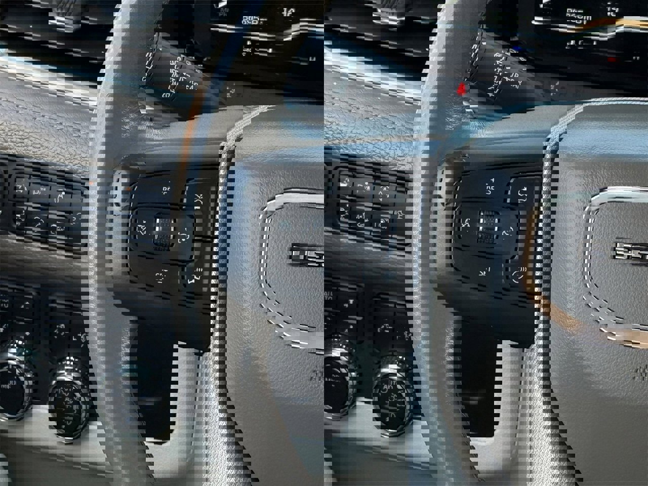 Used 2022 GMC Yukon XL Denali image 13