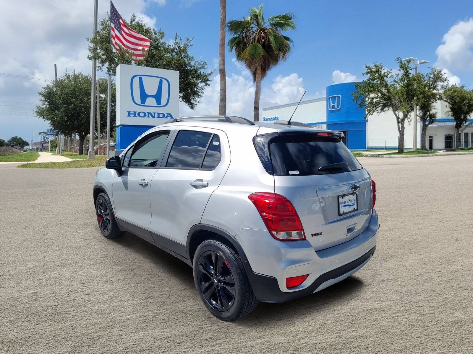 Used 2021 Chevrolet Trax LT w/ Redline Edition FWD image 5