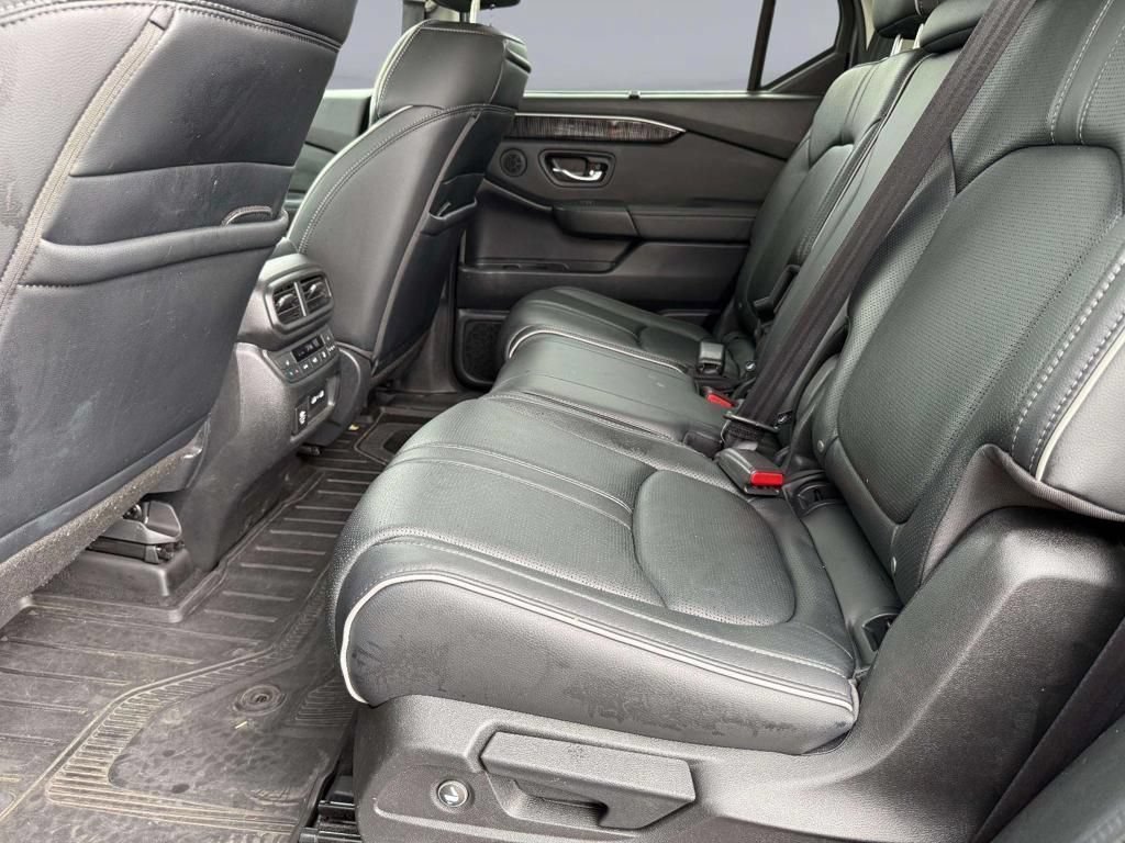 Used 2023 Honda Pilot Elite image 3