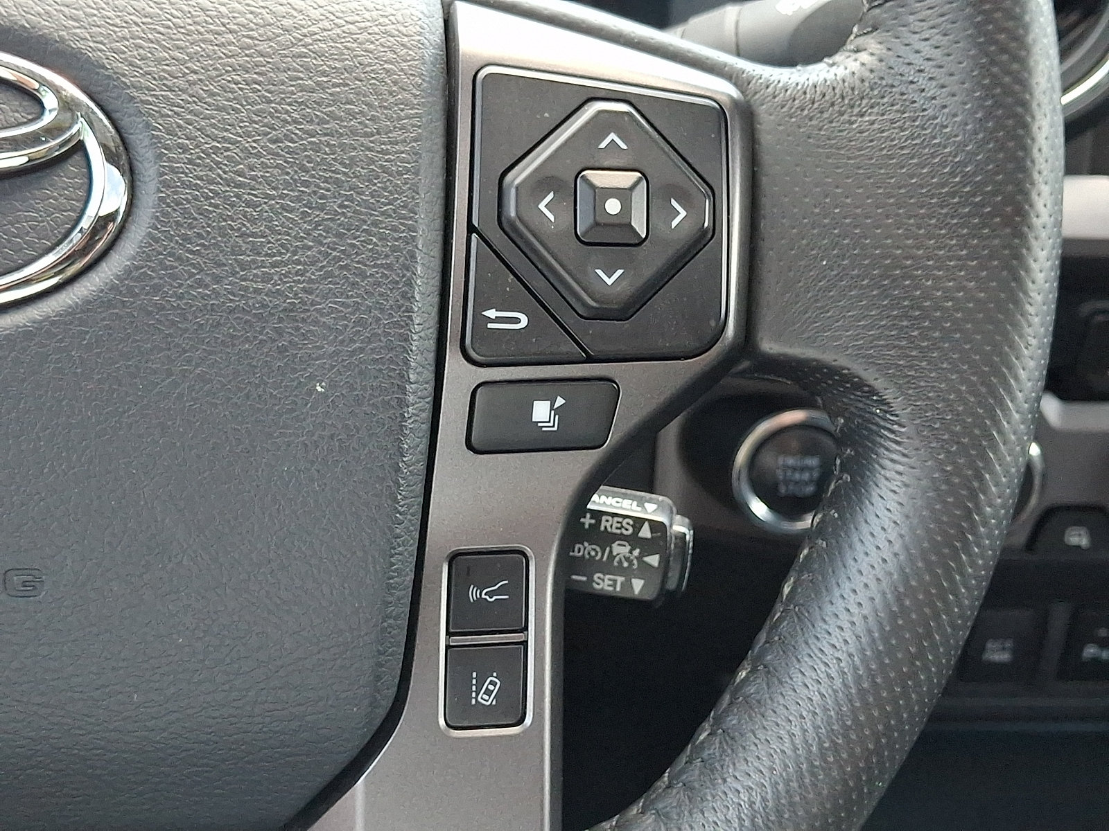 Used 2019 Toyota Tacoma TRD Sport w/ TRD Premium Sport Package AWD/4WD image 24