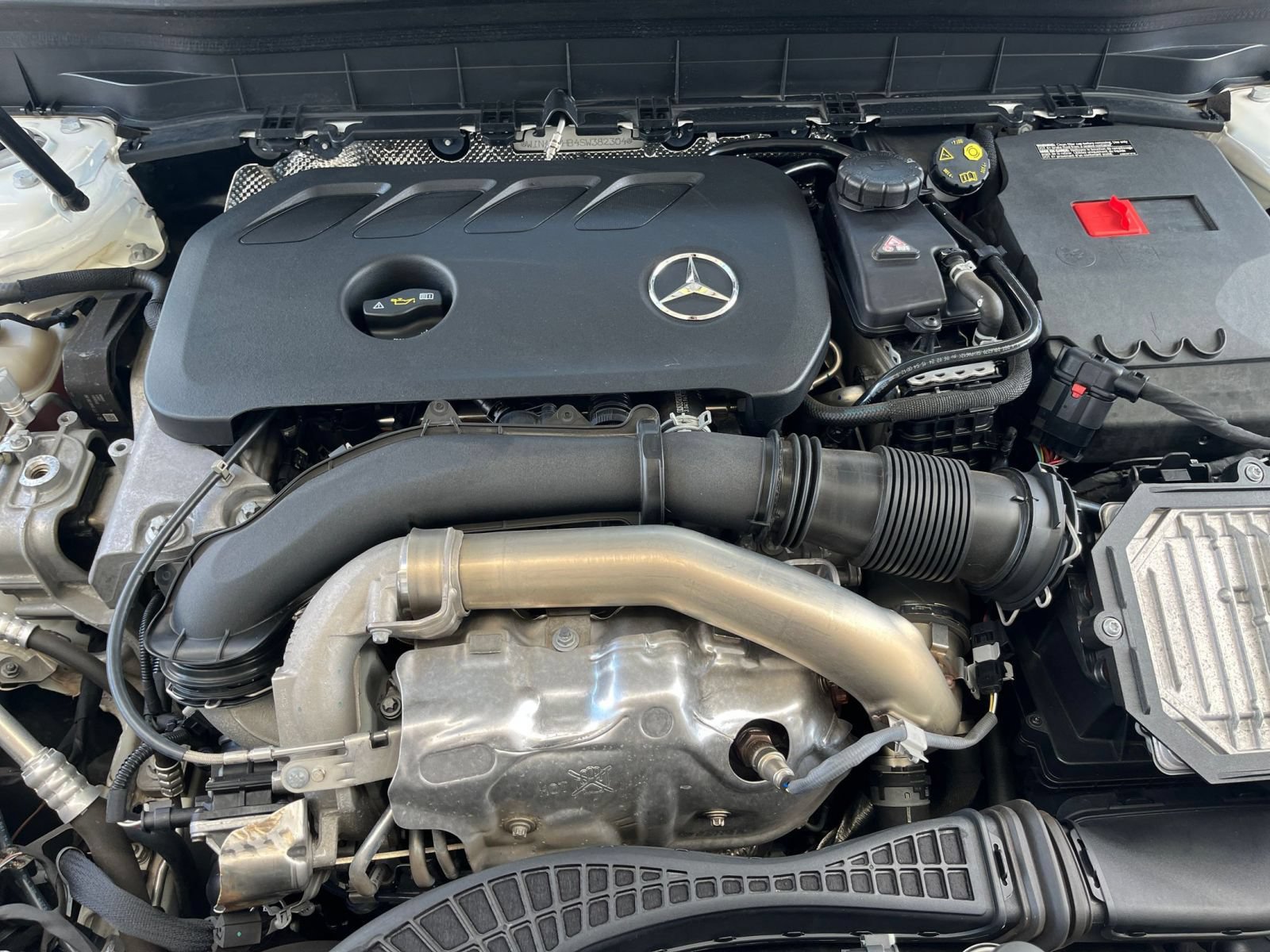 Used 2025 Mercedes-Benz GLB 250 4MATIC image 33