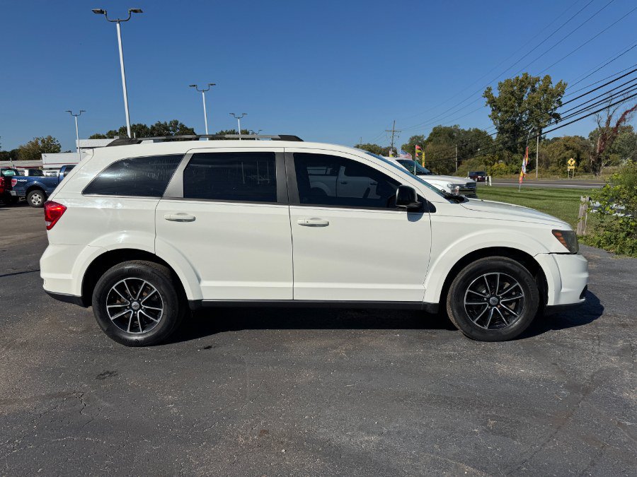 Used 2018 Dodge Journey SXT w/ Blacktop Package FWD image 6