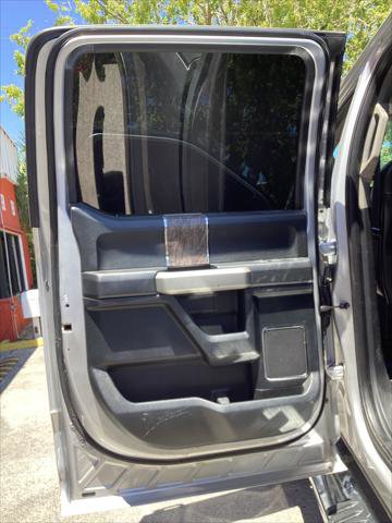 Used 2017 Ford F250 Lariat w/ Chrome Package image 19