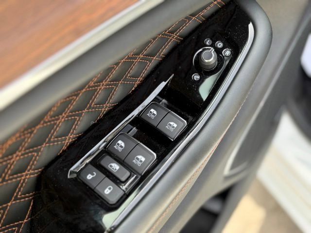 Used 2023 Jeep Grand Cherokee L Summit AWD/4WD image 13