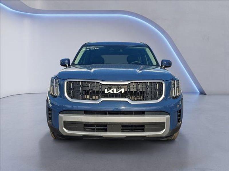 Used 2023 Kia Telluride EX w/ EX Captain's Chair Package image 8