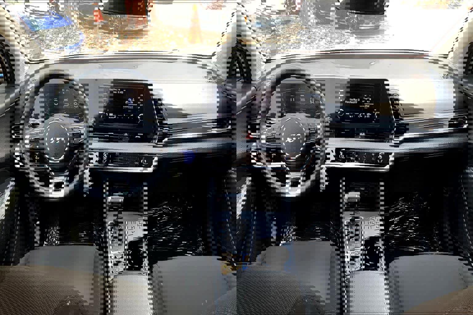 Used 2023 Kia Sportage LX image 16