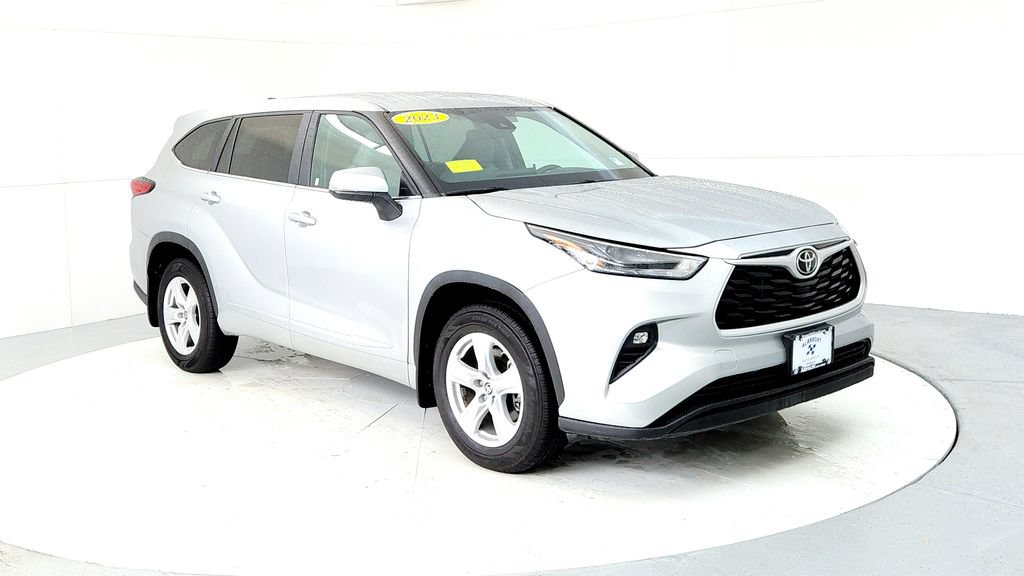 Used 2023 Toyota Highlander LE AWD/4WD image 7