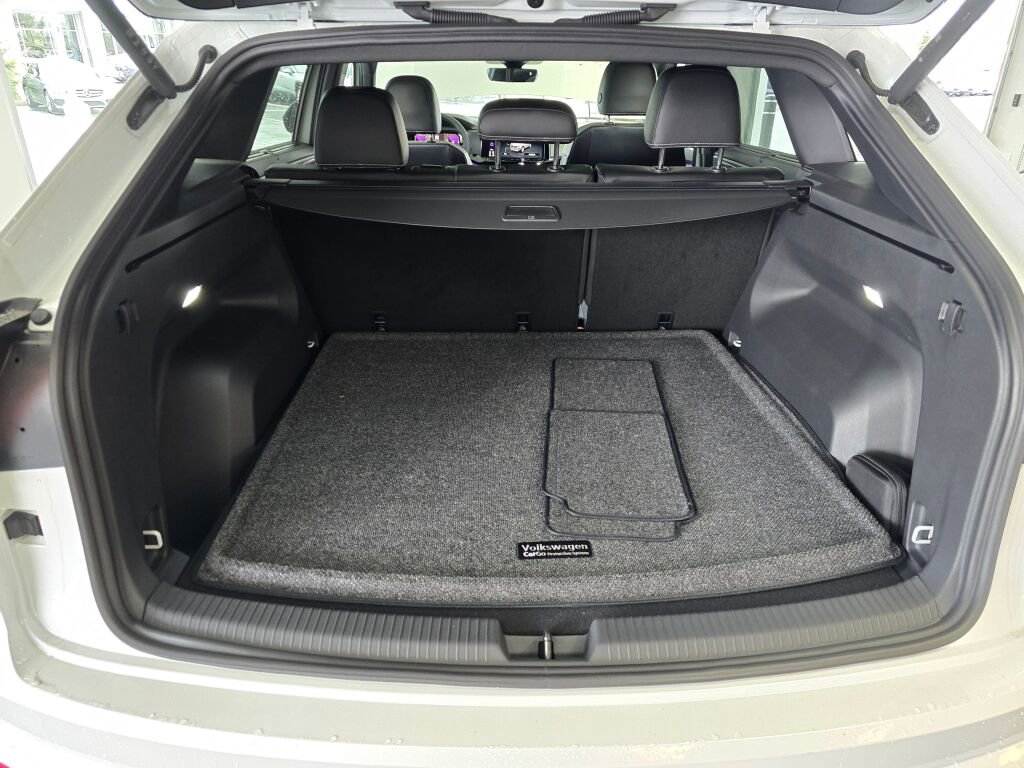 New 2024 Volkswagen Atlas Cross Sport SEL R-Line image 12