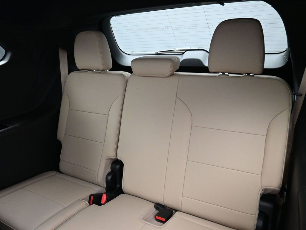 Used 2025 Buick Enclave Preferred w/ Power Package image 31