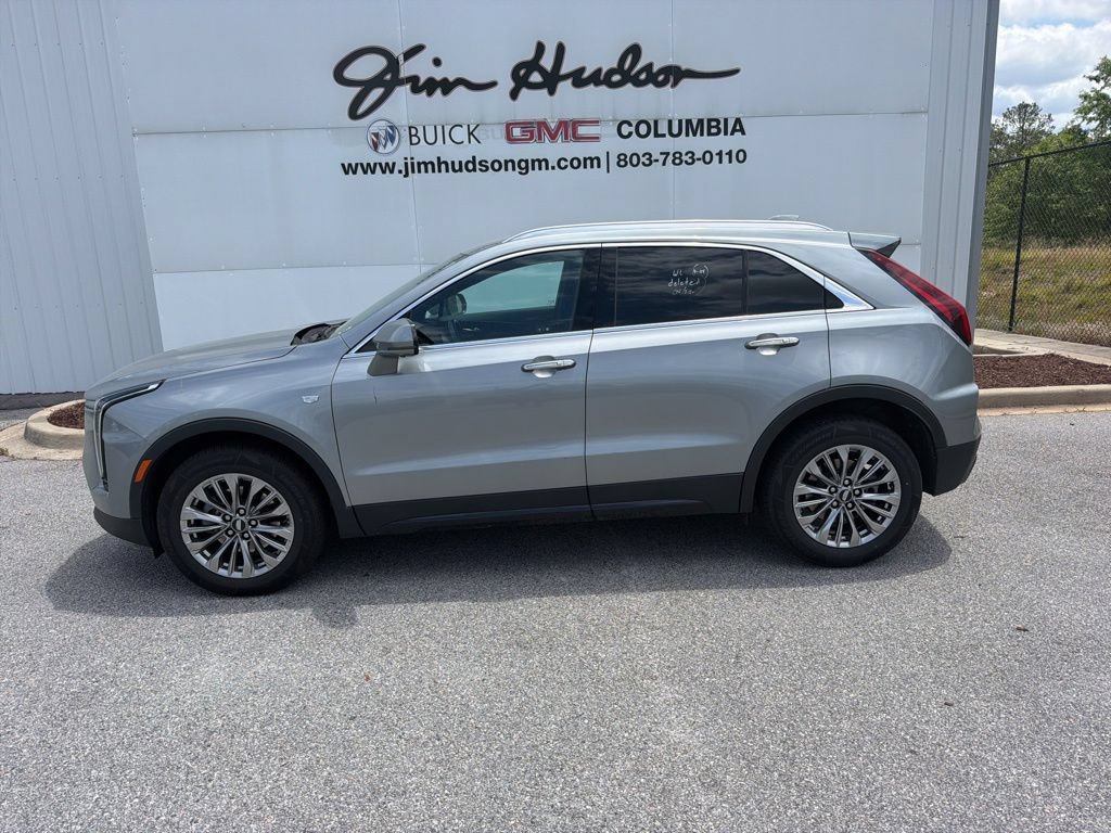 Used 2025 Cadillac XT4 Premium Luxury FWD image 2