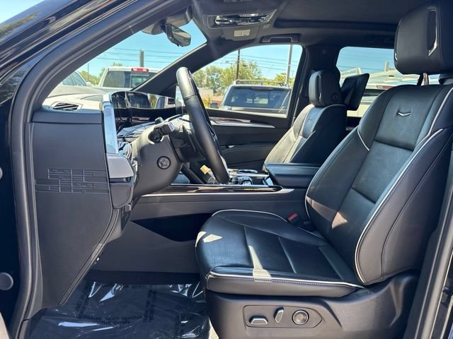 Used 2025 Cadillac Escalade Premium Luxury AWD/4WD image 16