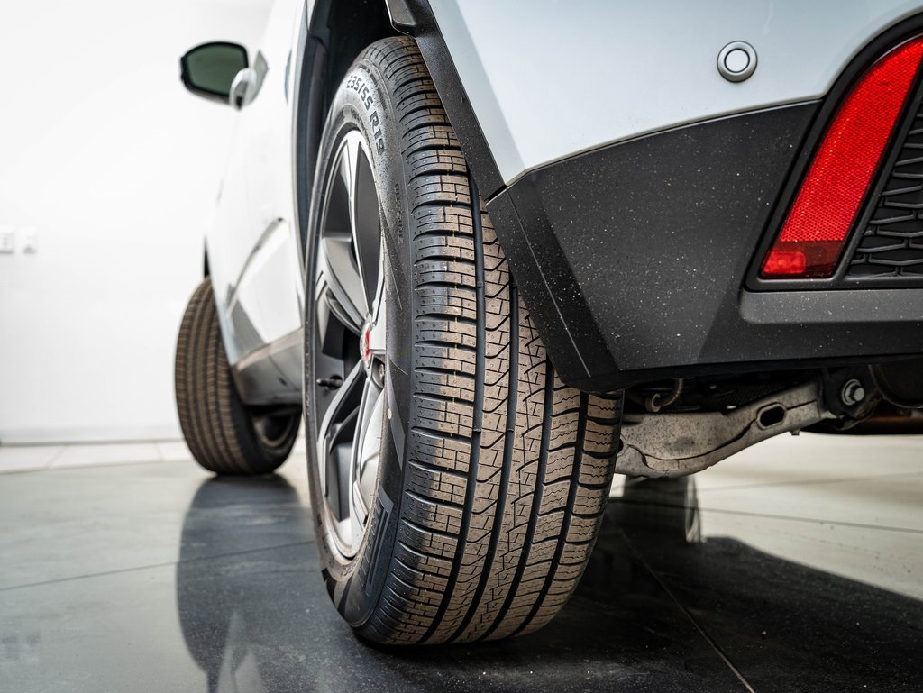 Used 2022 Jaguar E-PACE SE image 39