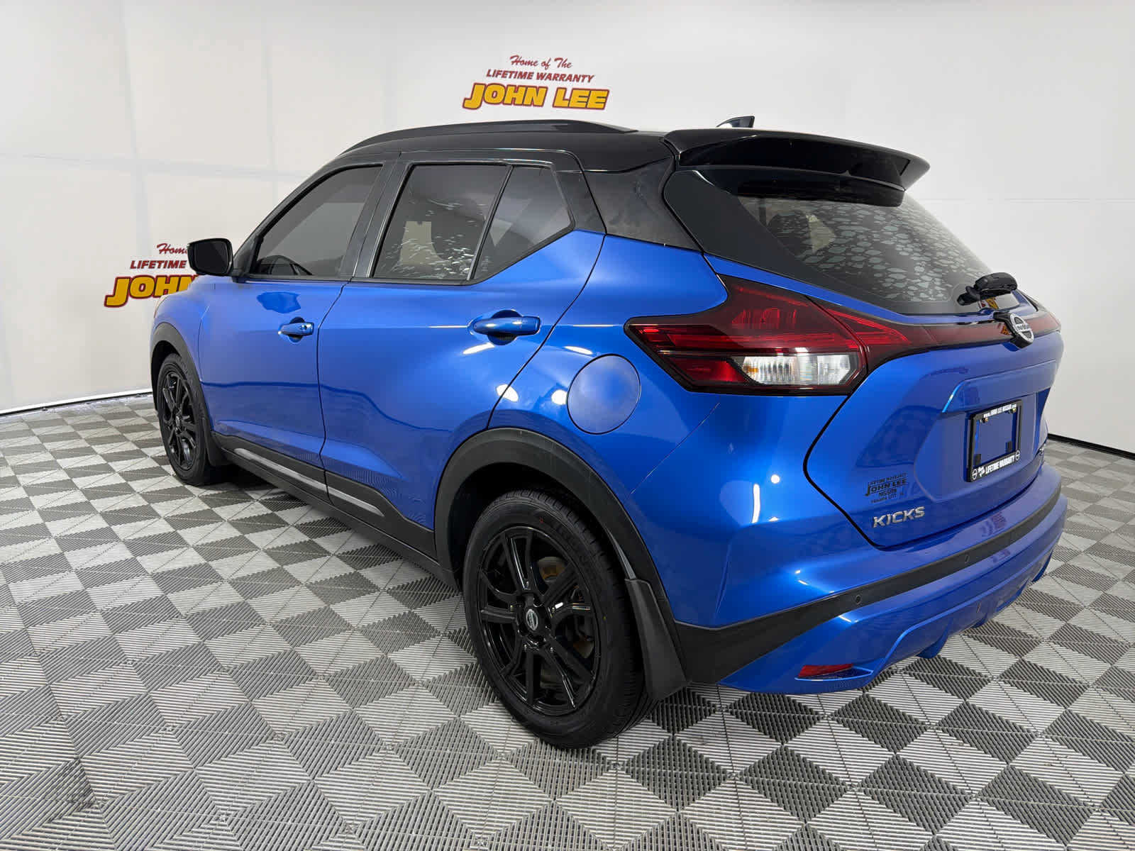 Used 2021 Nissan Kicks SR image 3