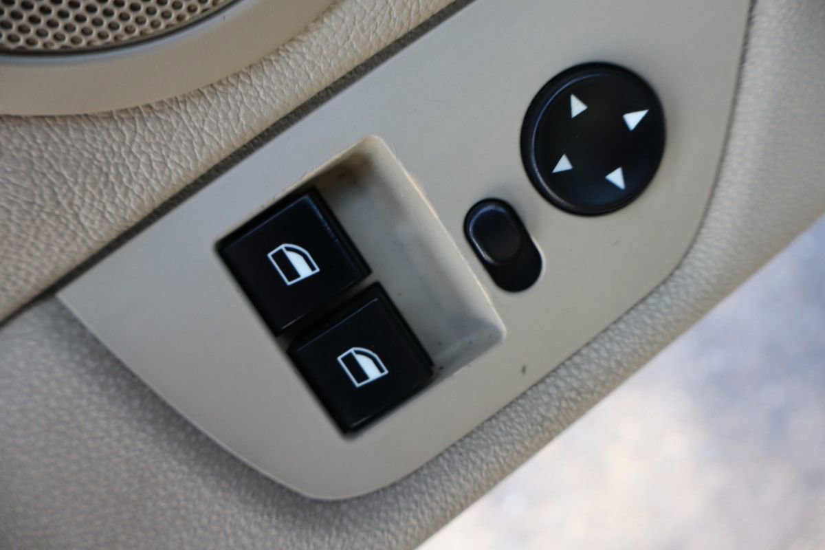 Used 2005 BMW Z4 3.0i image 21