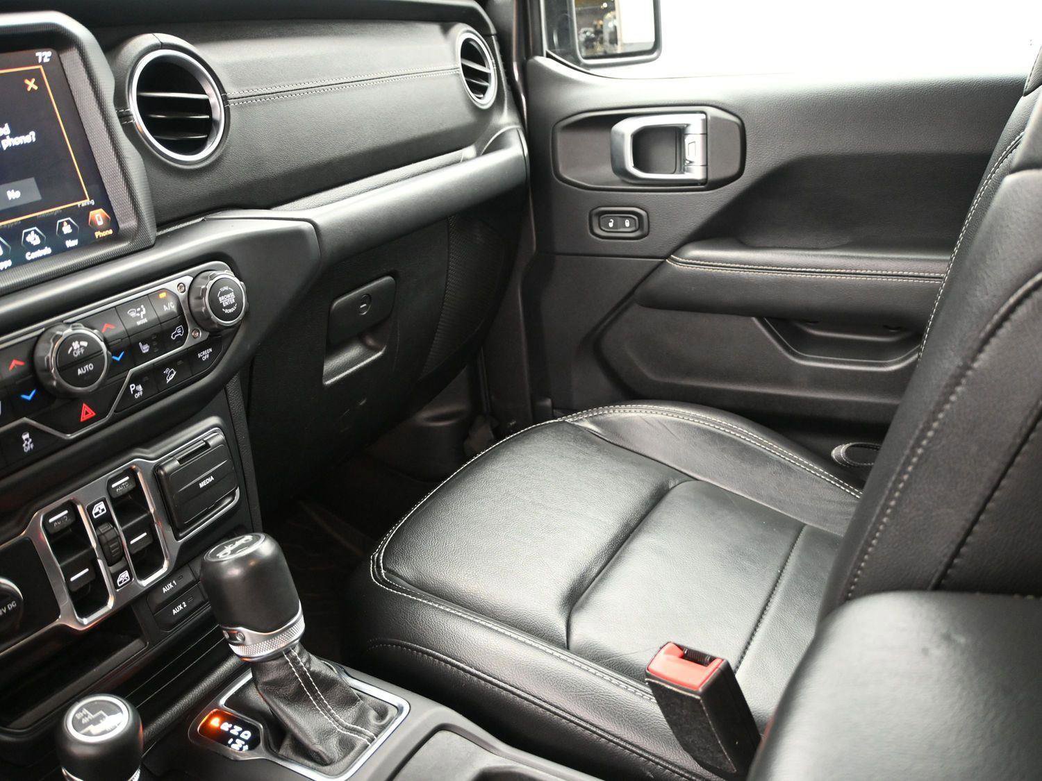 Used 2019 Jeep Wrangler Unlimited Sahara image 4