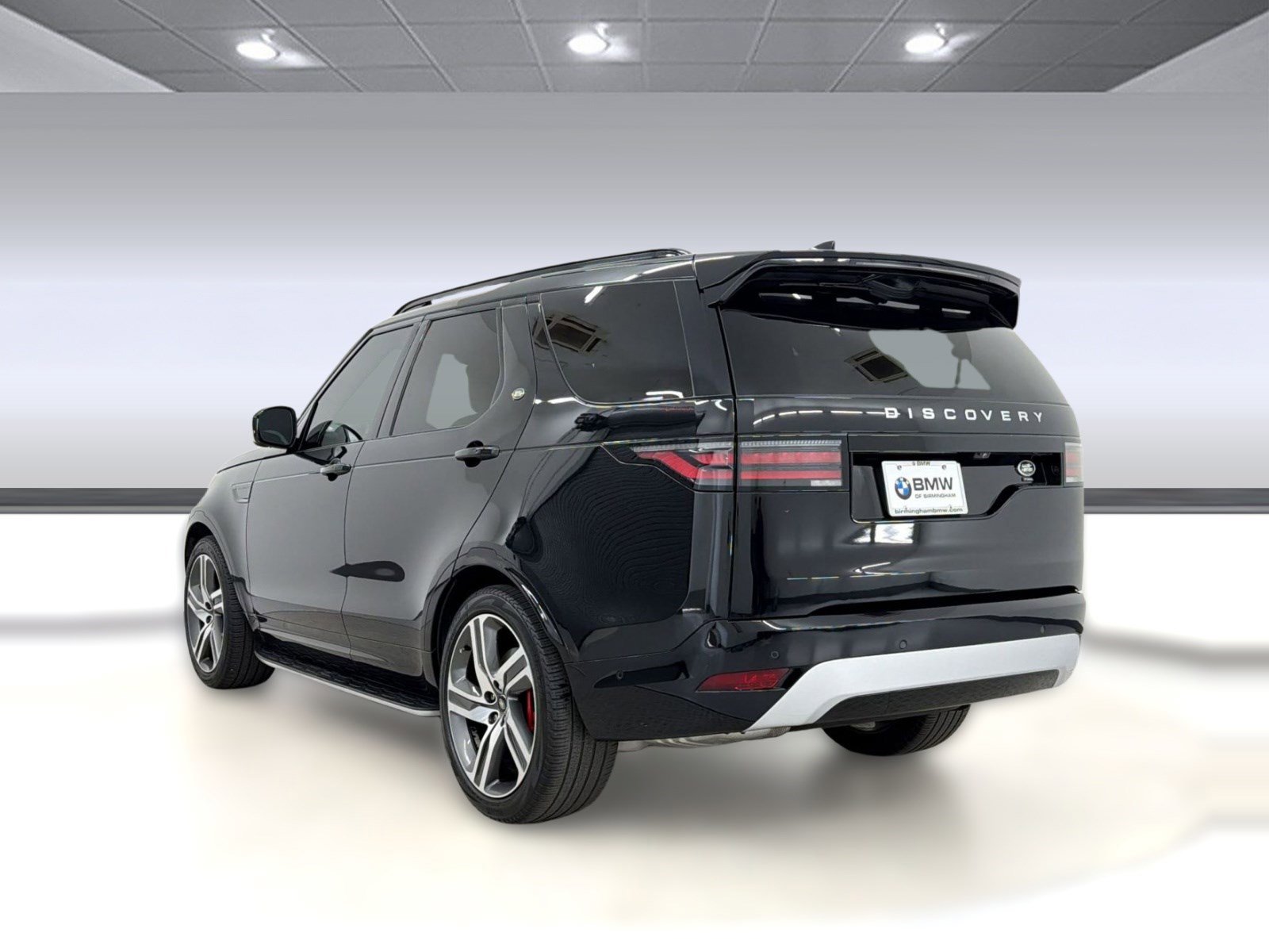 Used 2023 Land Rover Discovery Metropolitan Edition AWD/4WD image 3