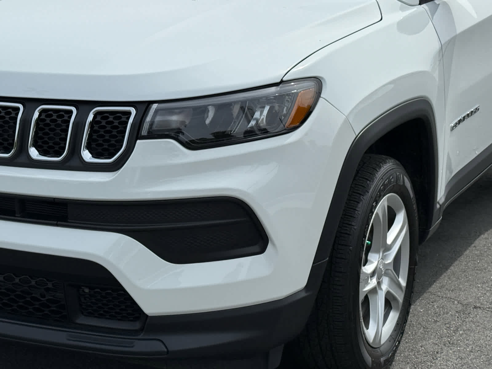 Used 2023 Jeep Compass Sport image 10