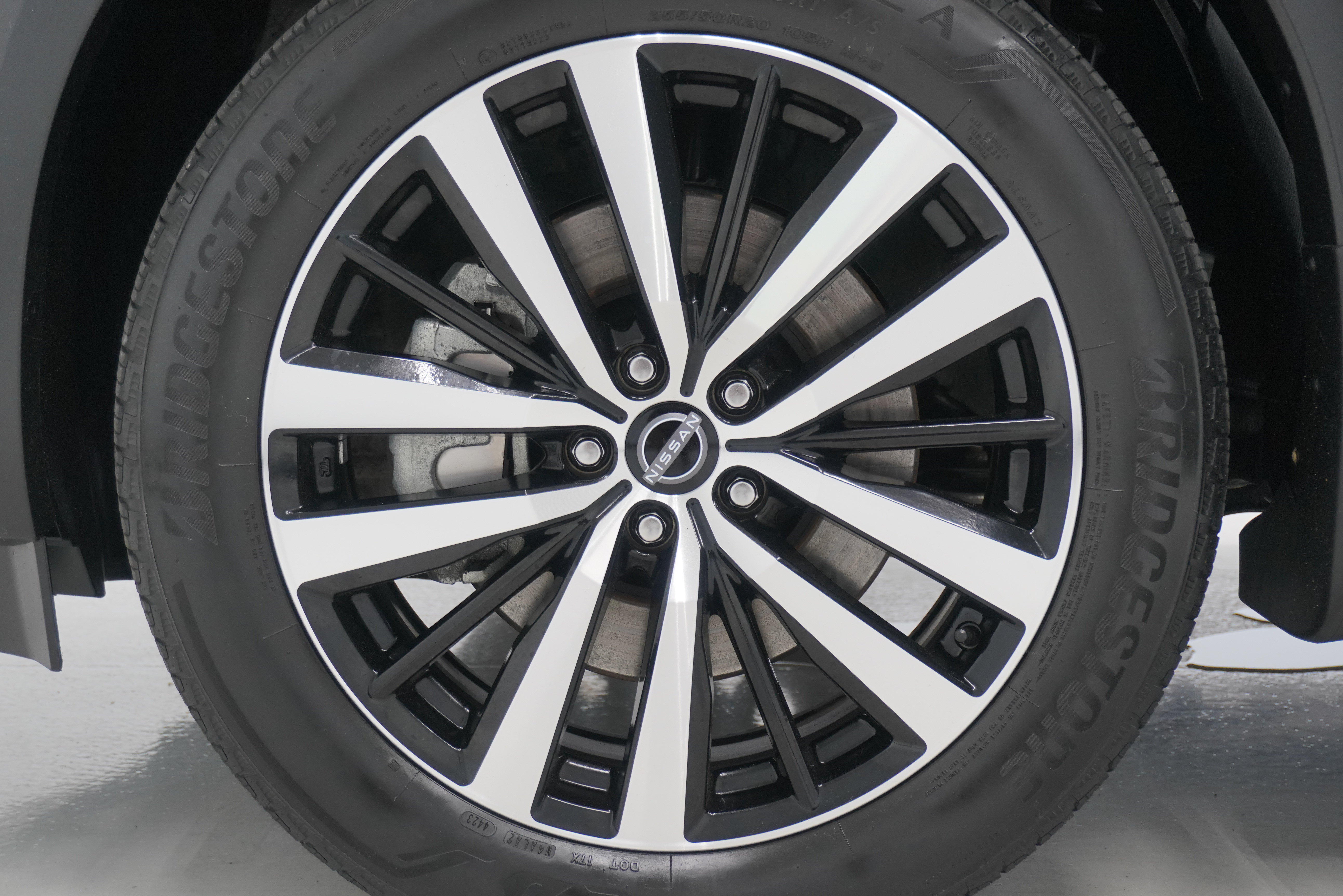 Used 2024 Nissan Pathfinder Platinum w/ Lighting Package (N93) FWD image 34