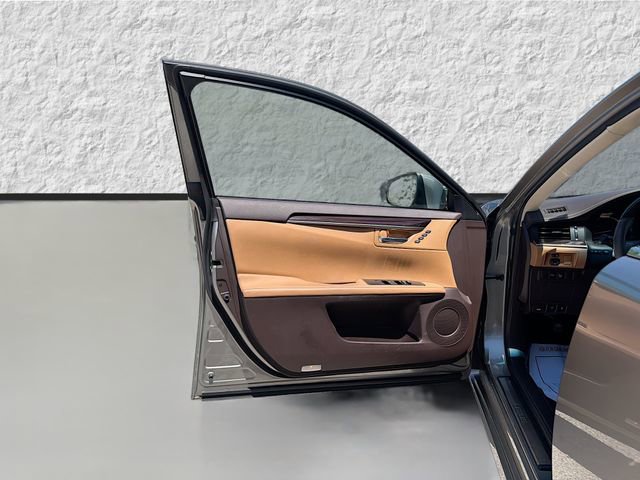 Used 2016 Lexus ES 350 w/ Premium Package w/Wood Trim image 21