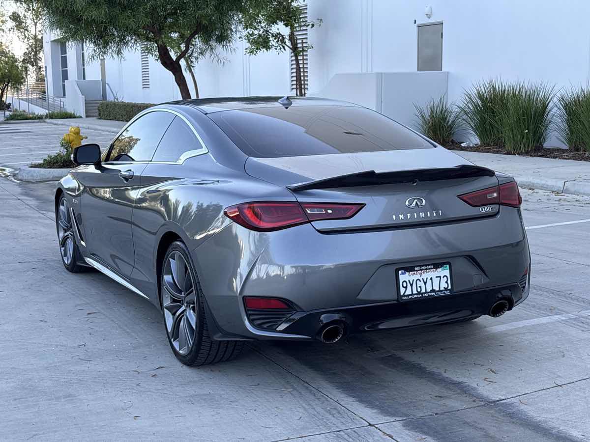 Used 2018 INFINITI Q60 Red Sport 400 w/ Sensory Package 3.0T Sport RWD image 5