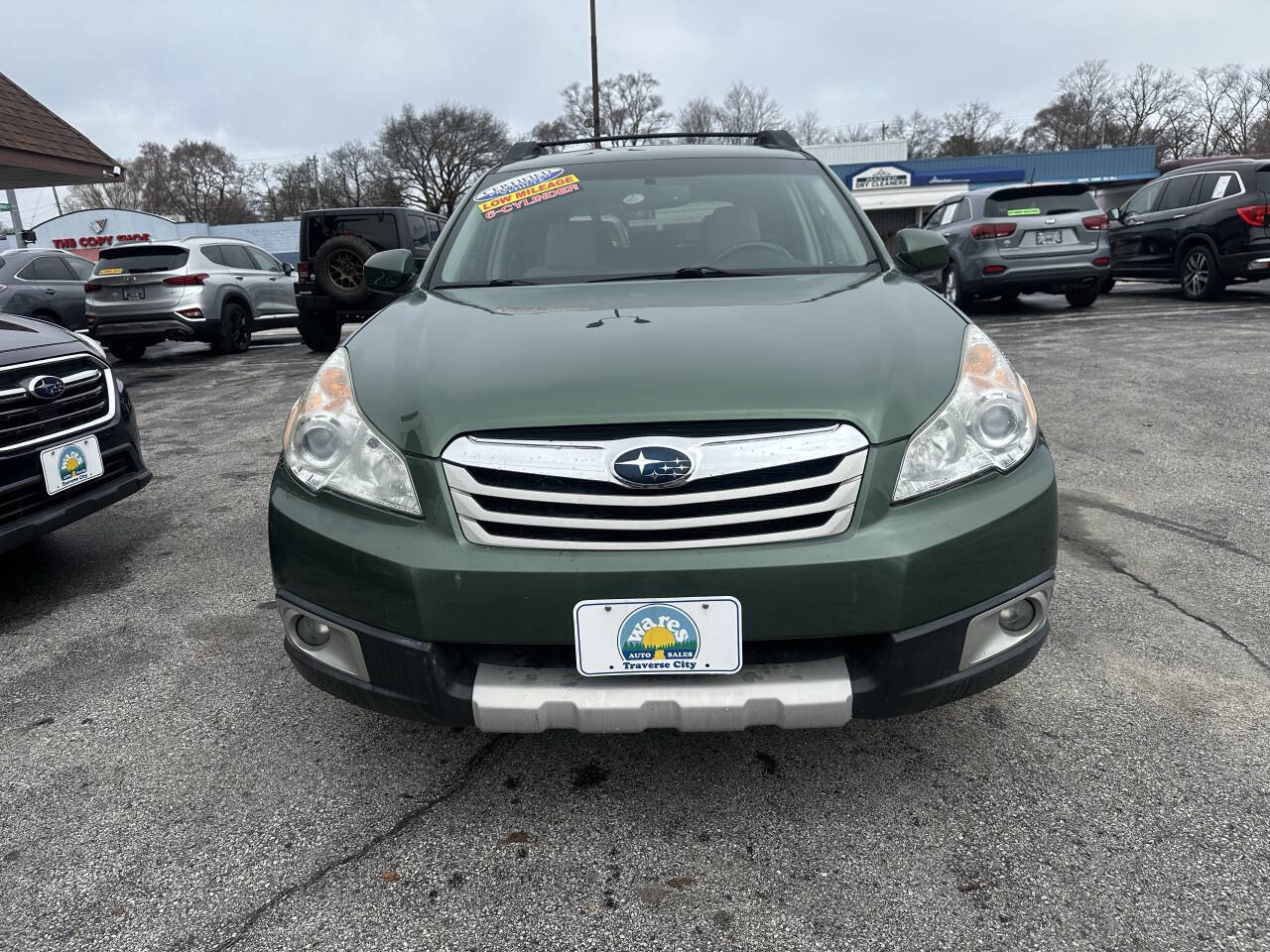 Used 2012 Subaru Outback 3.6R Limited w/ Moonroof Pkg AWD/4WD image 3