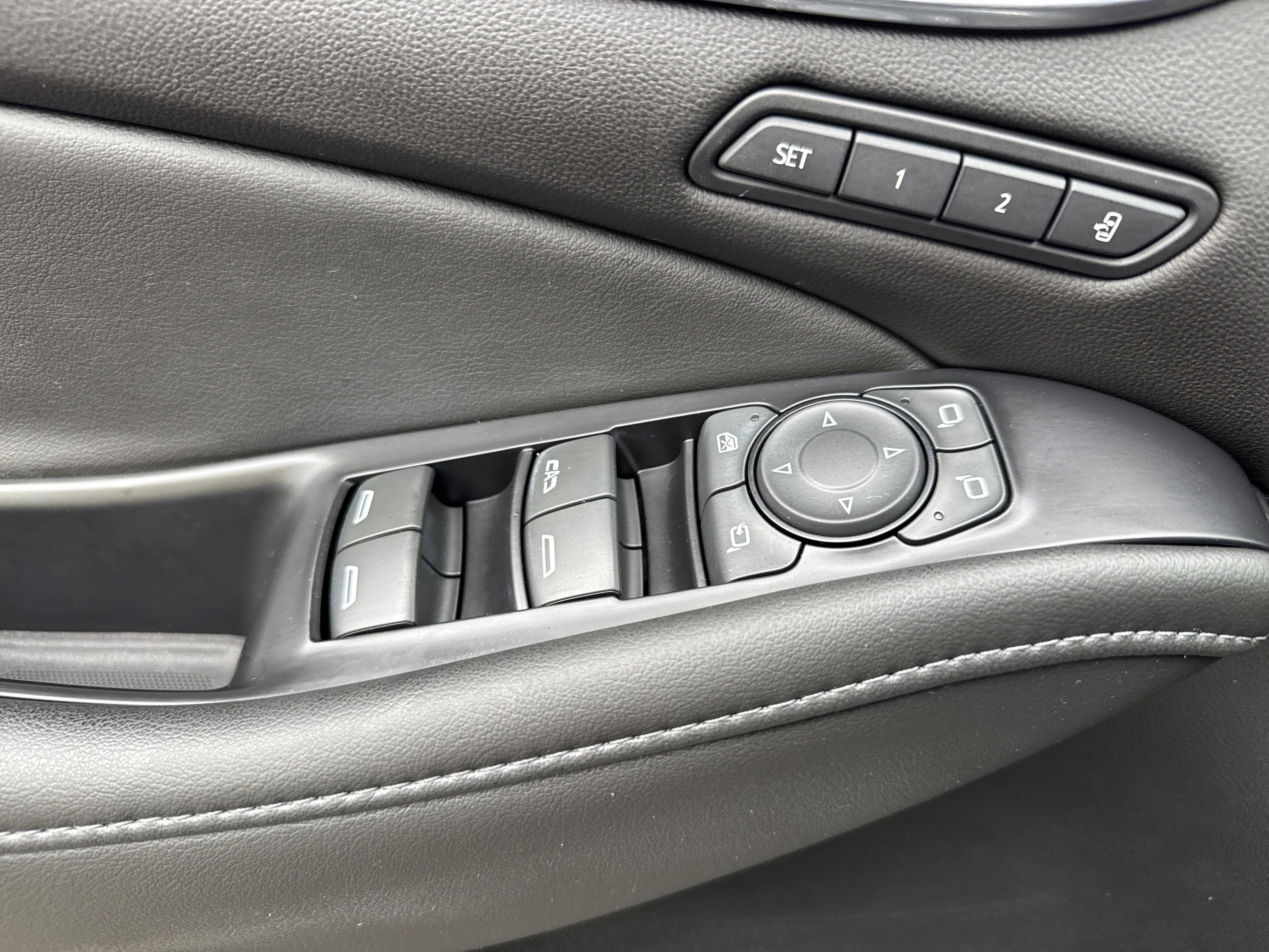 Used 2022 Buick Enclave Avenir w/ Avenir Technology Package image 14