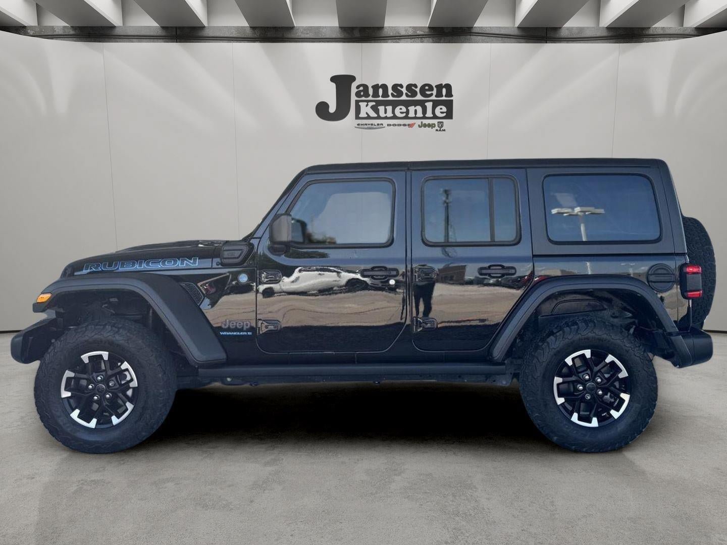 Used 2024 Jeep Wrangler Unlimited Rubicon 4xe w/ Technology Group AWD/4WD image 1