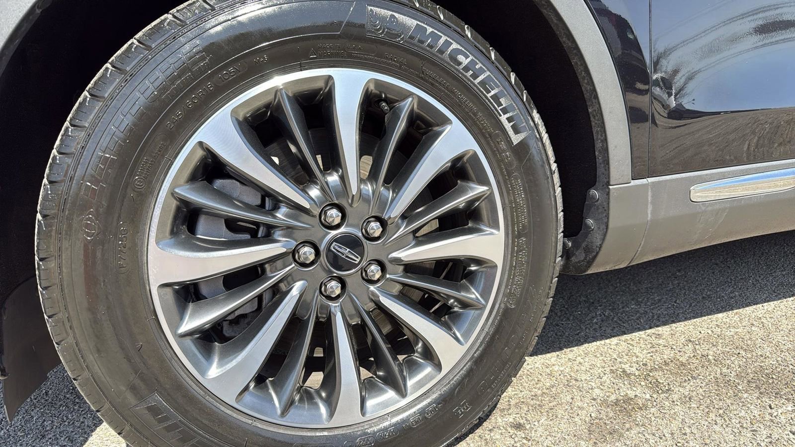 Used 2023 Lincoln Nautilus FWD w/ Premium Package image 5