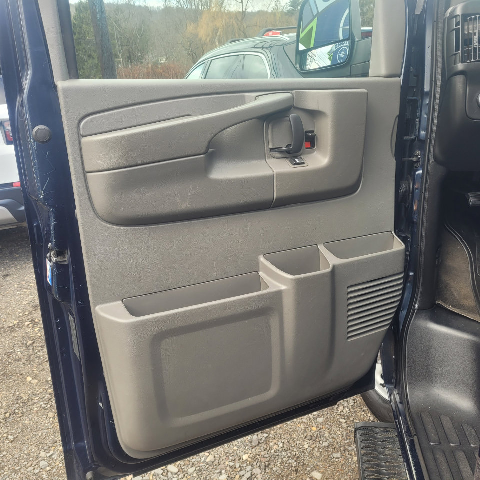 Used 2015 Chevrolet Express 3500 LT w/ LT Preferred Equipment Group image 10