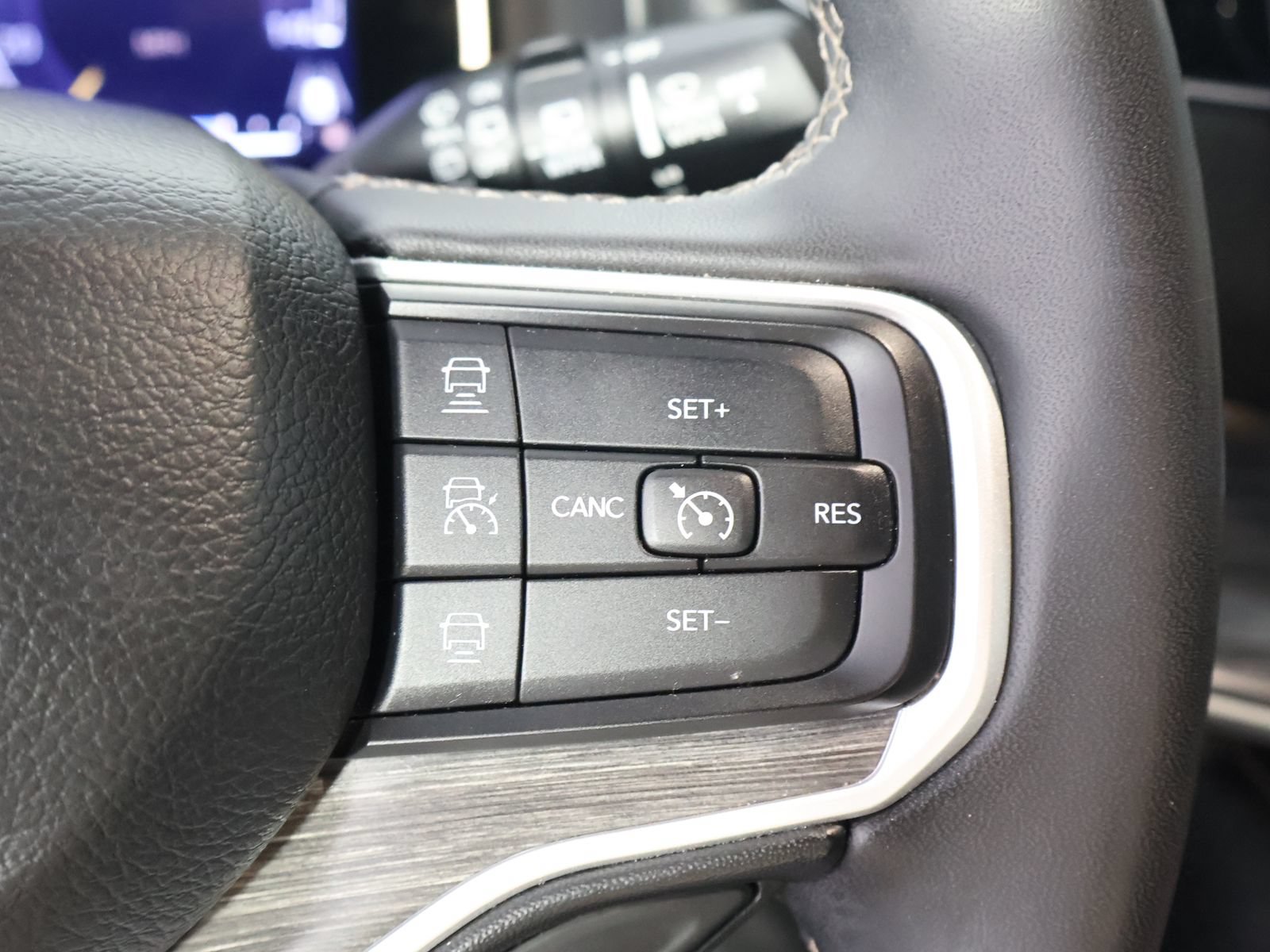 Used 2023 Jeep Wagoneer L Series II AWD/4WD image 30