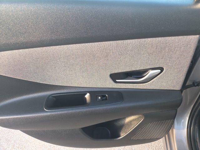 Used 2025 Hyundai Elantra Limited image 18