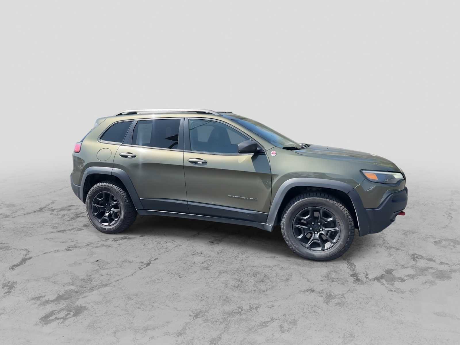 Used 2019 Jeep Cherokee Trailhawk image 9
