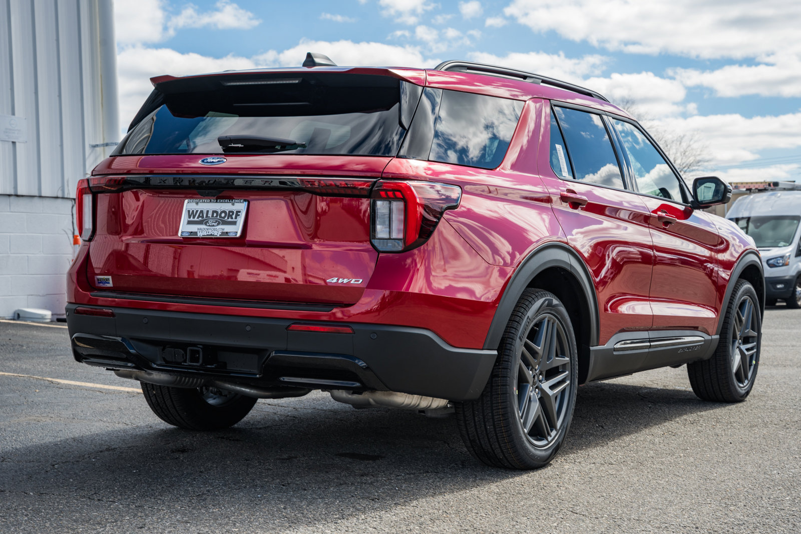 New 2026 Ford Explorer ST-Line w/ ST-Line Street Pack image 4