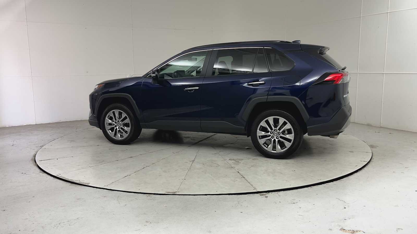 Used 2023 Toyota RAV4 Limited AWD/4WD image 4
