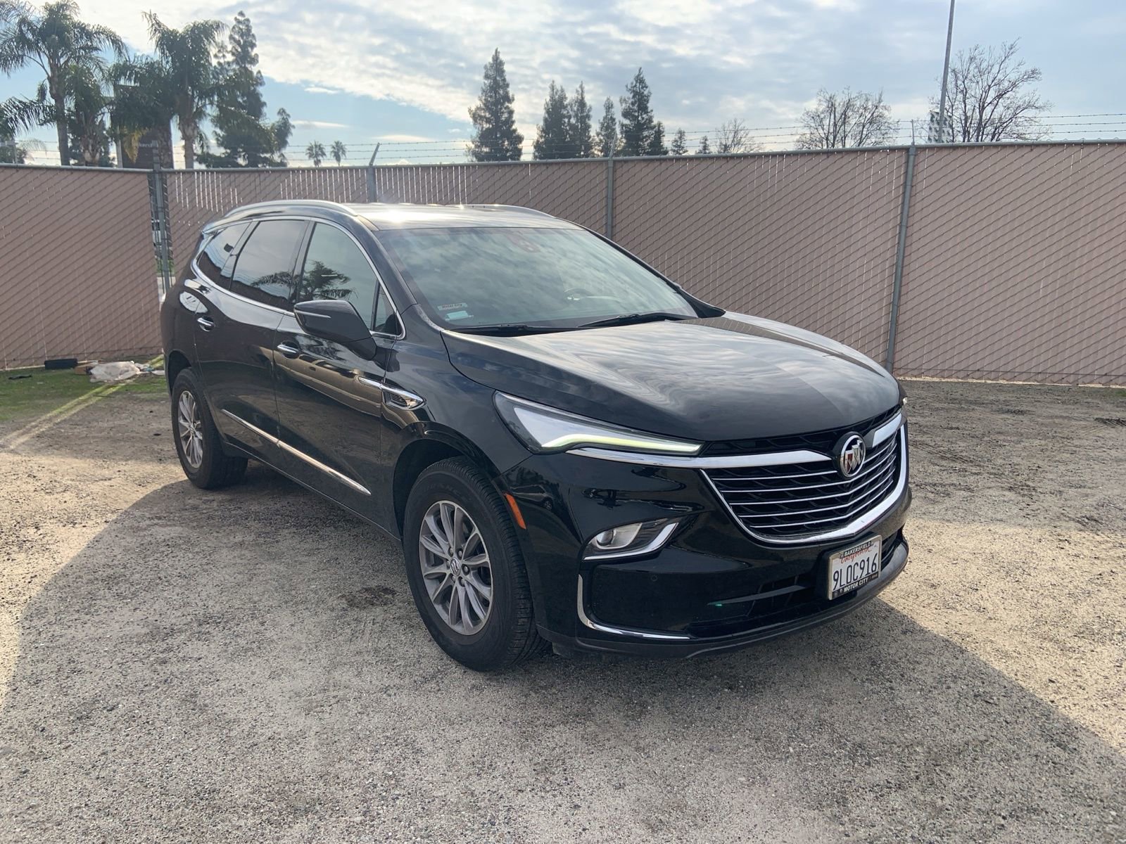 Used 2023 Buick Enclave Premium image 3